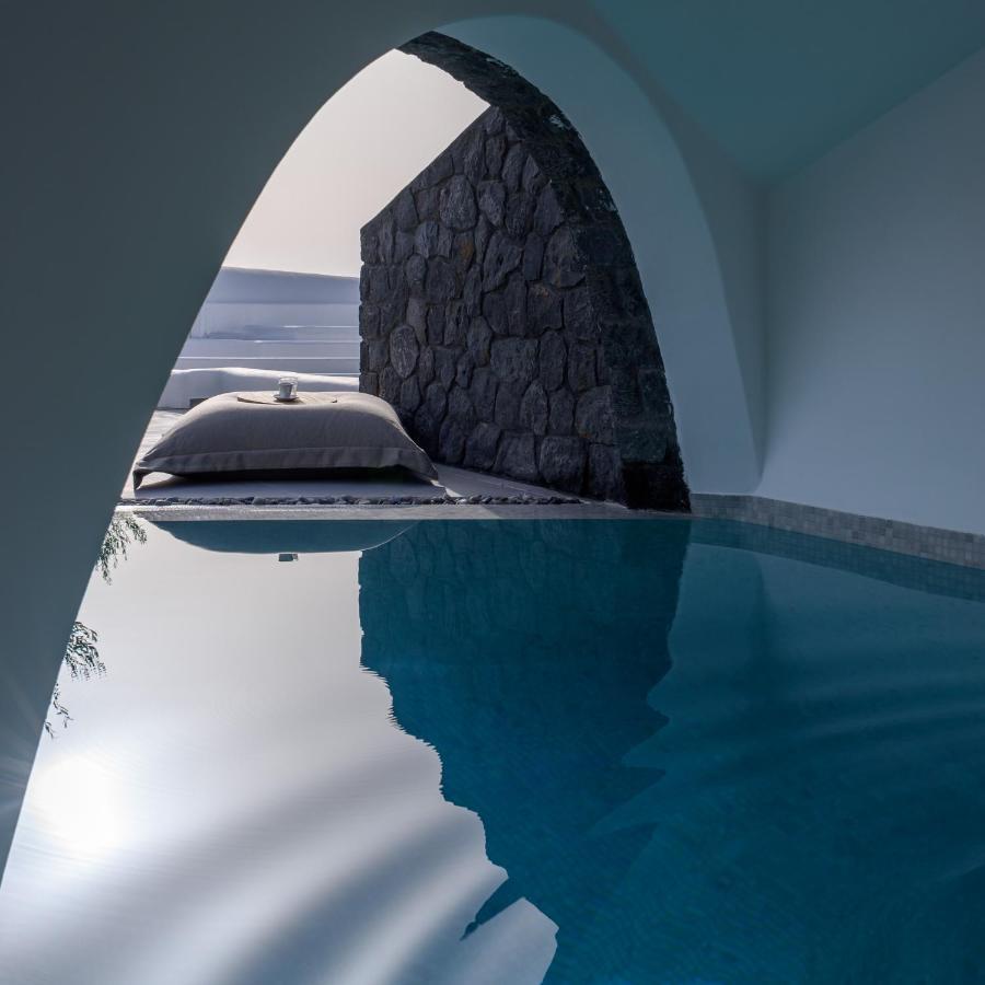 Este Luxury Suites Fira  Exterior photo