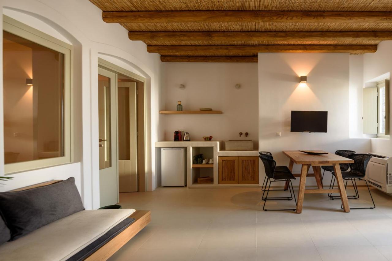 Este Luxury Suites Fira  Exterior photo