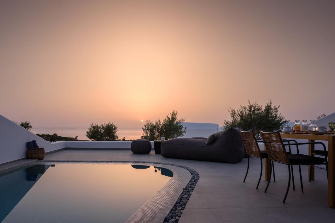 Este Luxury Suites Fira  Exterior photo