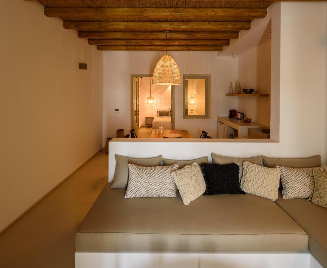Este Luxury Suites Fira  Exterior photo