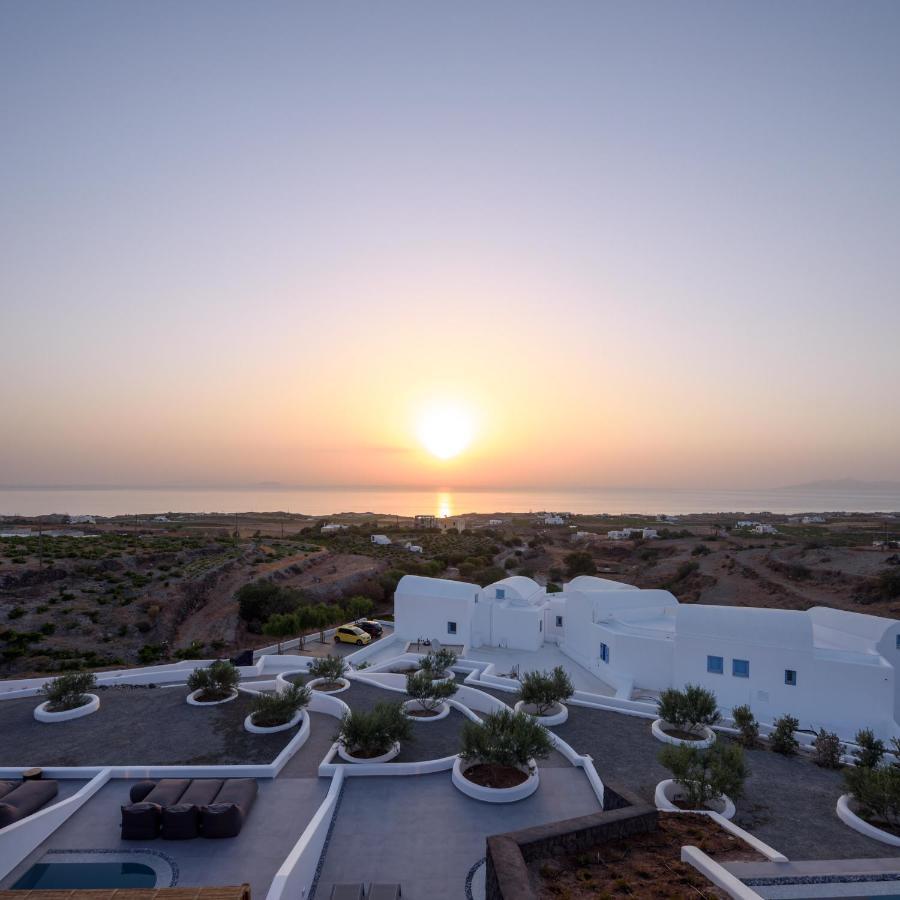 Este Luxury Suites Fira  Exterior photo